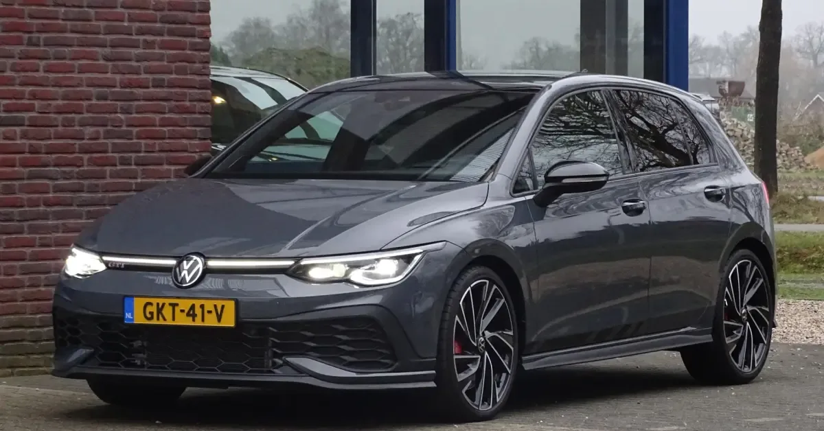 Volkswagen Golf (2023) — foto 1