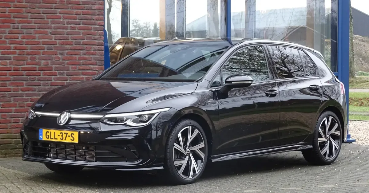 Volkswagen Golf (2024) — foto 1