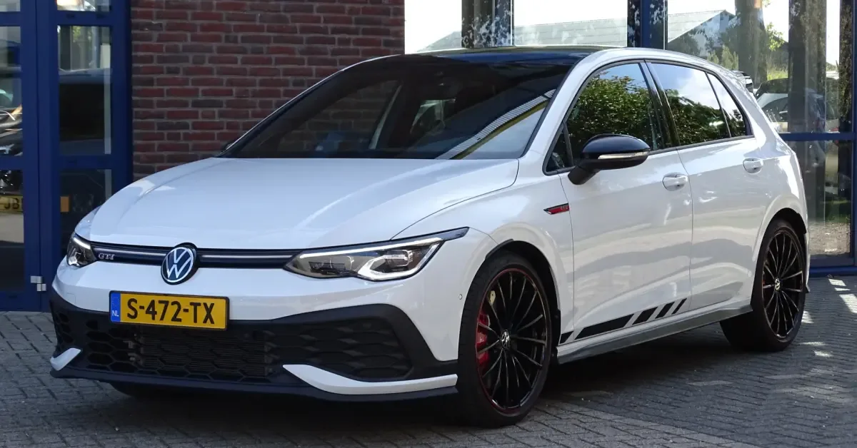 Volkswagen Golf (2022) — foto 1