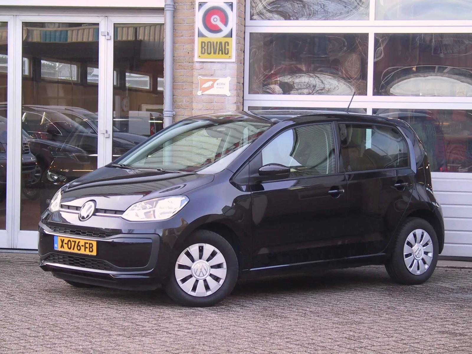 Volkswagen Up! (2023) — foto 1