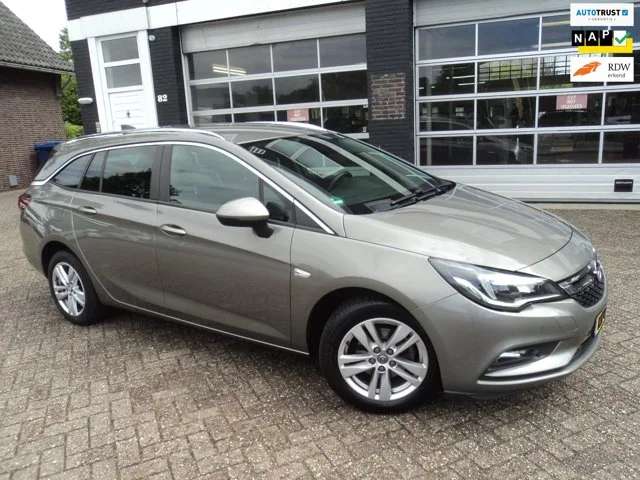 Opel Astra Sports Tourer (2016) — foto 1