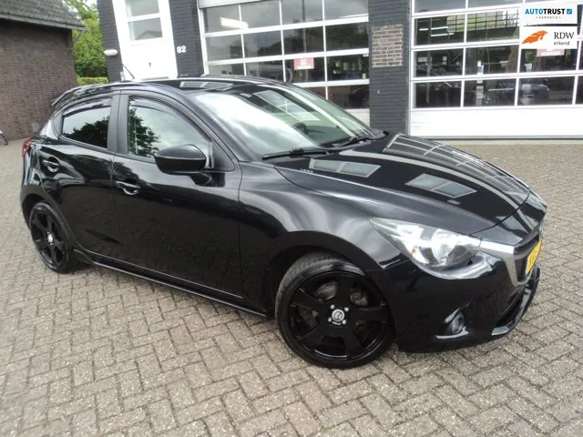 Mazda 2 (2015) — foto 1