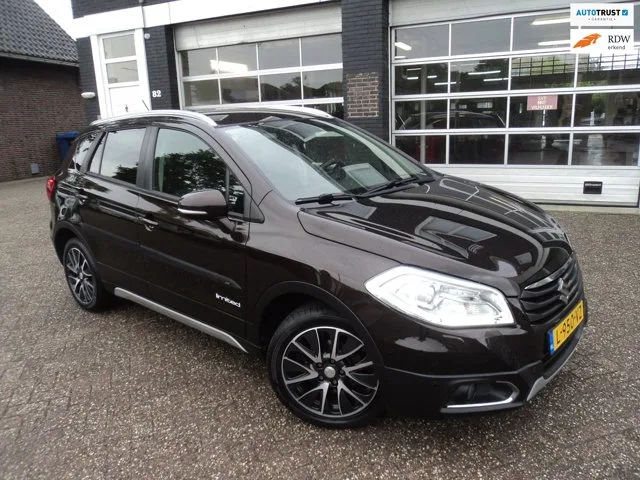 Suzuki SX4 S-Cross (2015) — foto 1