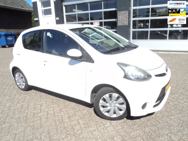 Toyota Aygo (2013) — foto 1