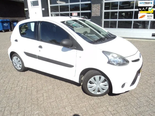 Toyota Aygo (2014) — foto 1