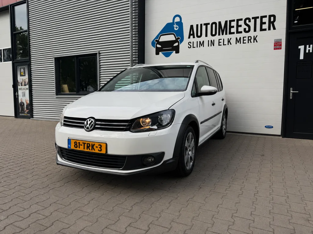 Volkswagen Touran (2011) — foto 1