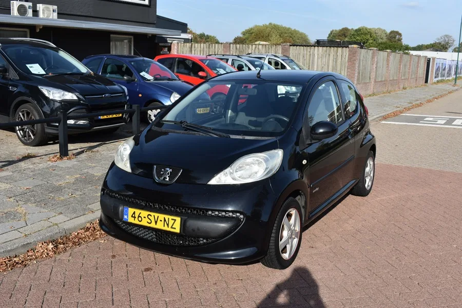 Peugeot 107 (2006) — foto 1