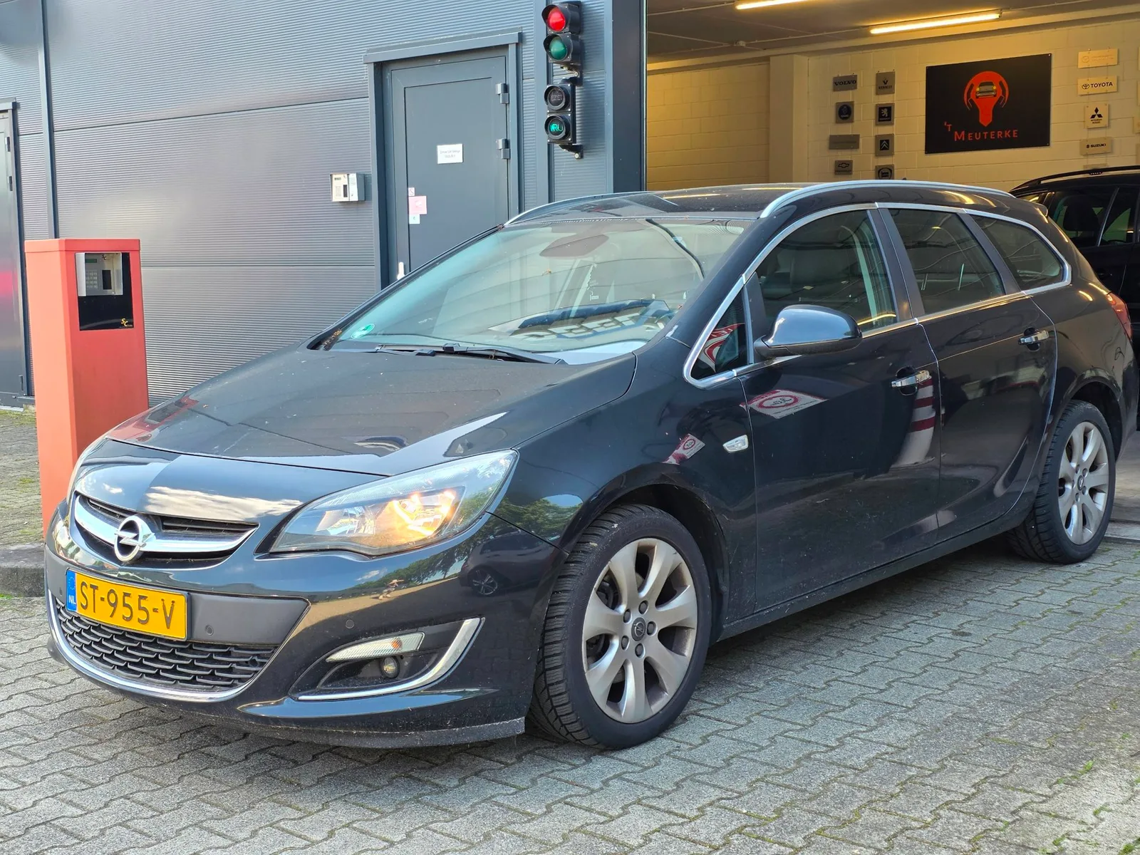 Opel Astra (2013) — foto 1