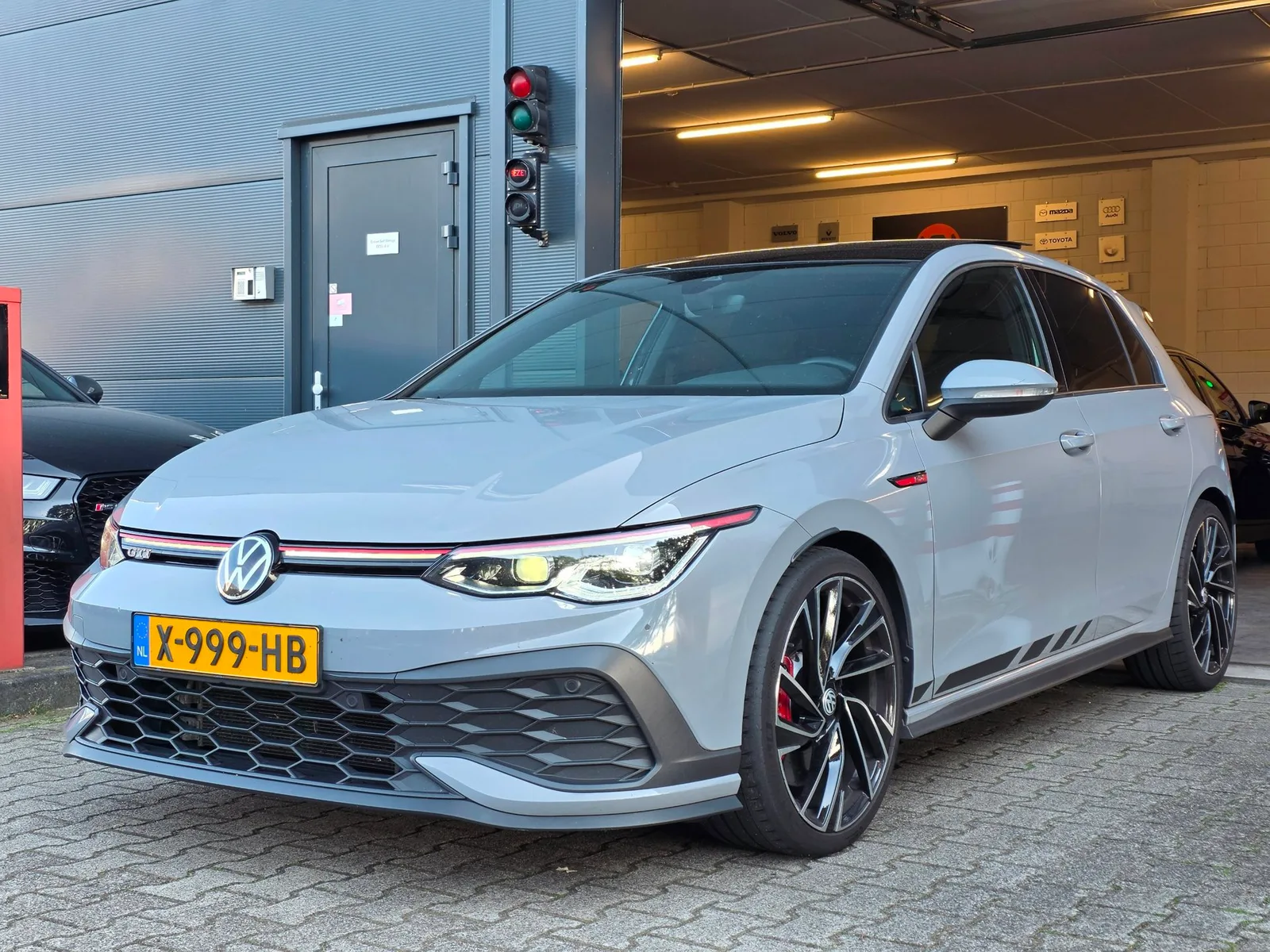 Volkswagen Golf (2021) — foto 1