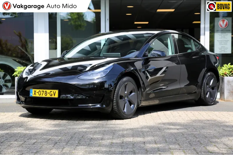 Tesla Model (2022)