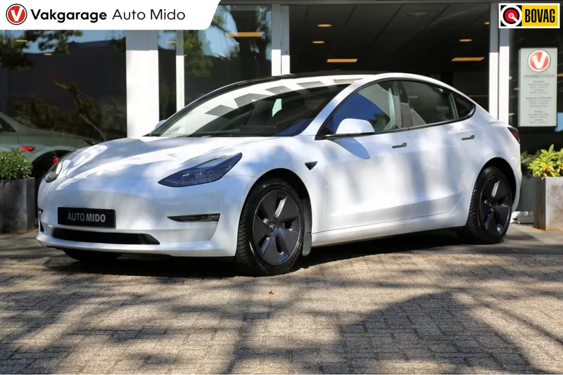 Tesla Model 3 (2022)