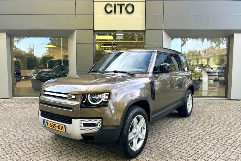 Land Rover Defender (2023)