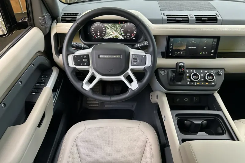 Land Rover Defender (2023)