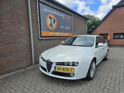 Alfa Romeo 159 (2011) — foto 1