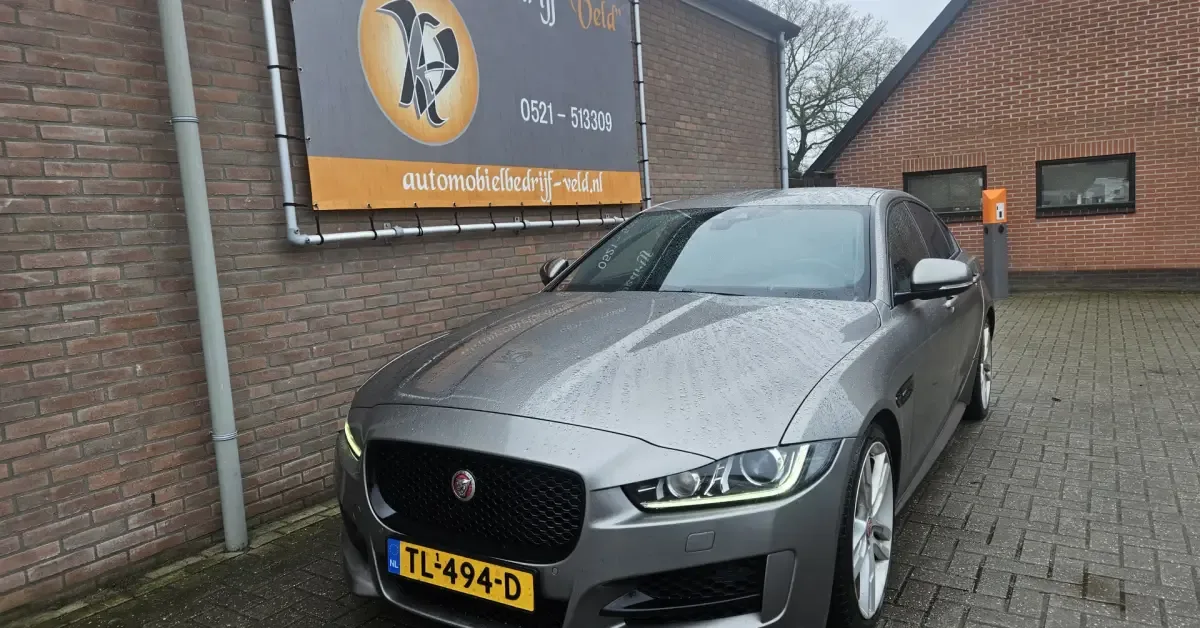Jaguar XE (2018) — foto 1