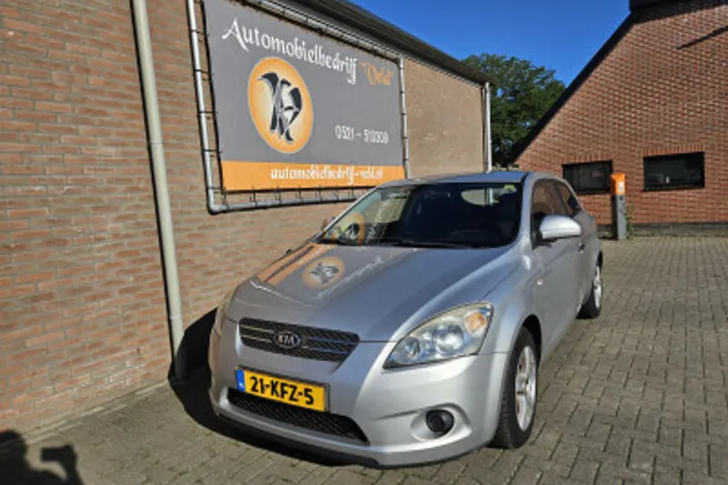 Kia Pro_cee'd (2009)