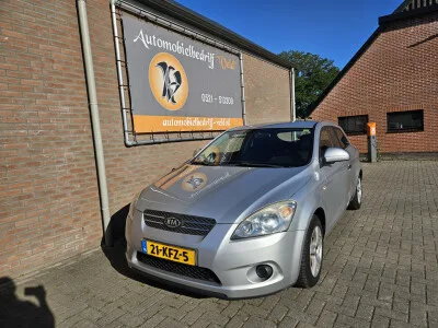 Kia Pro_cee'd (2009) — foto 1