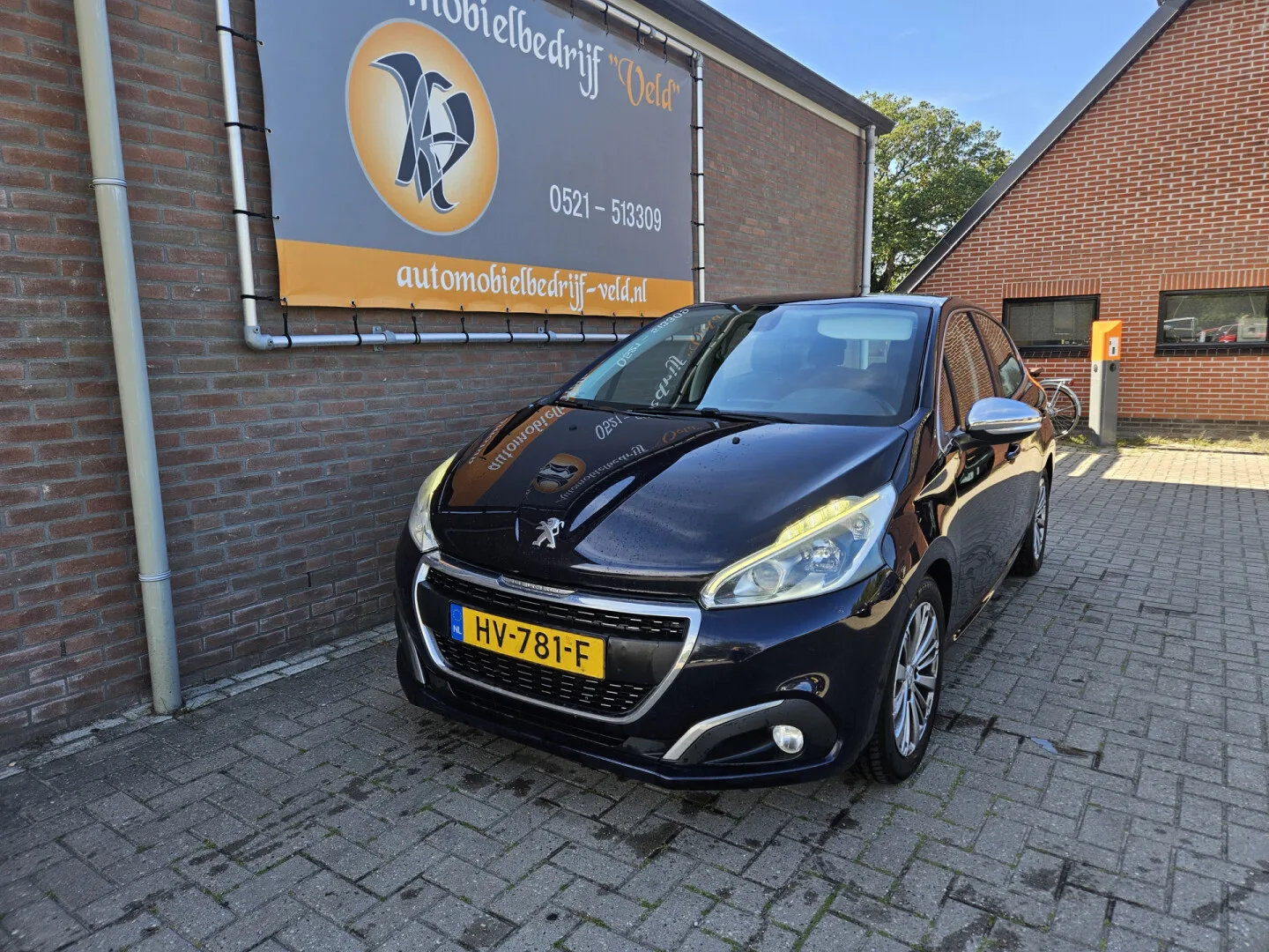 Peugeot 208 (2015) — foto 1