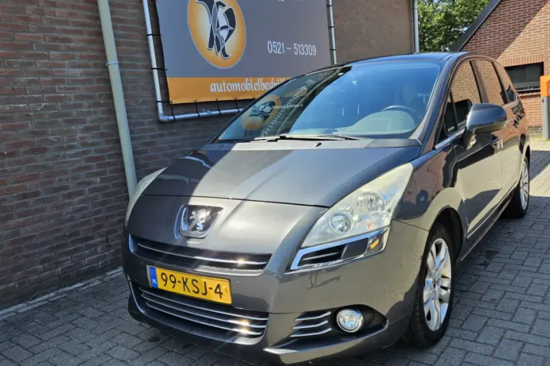 Peugeot 5008 (2010)