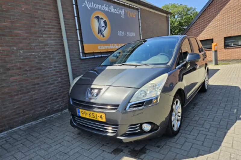 Peugeot 5008 (2010)