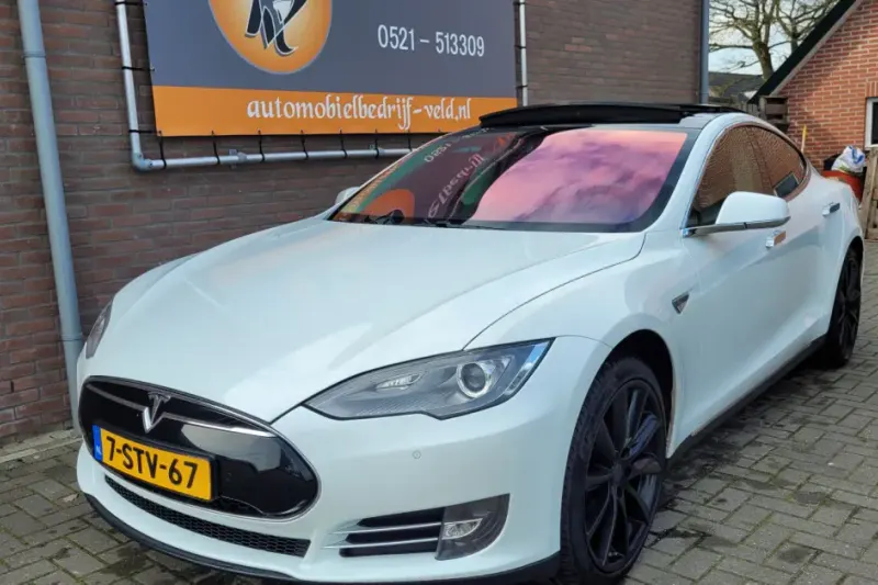 Tesla Model S (2013)