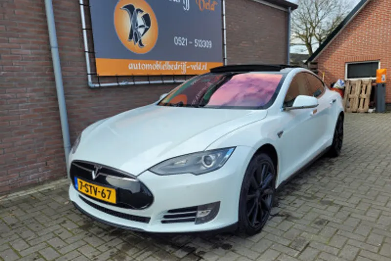 Tesla Model S (2013)