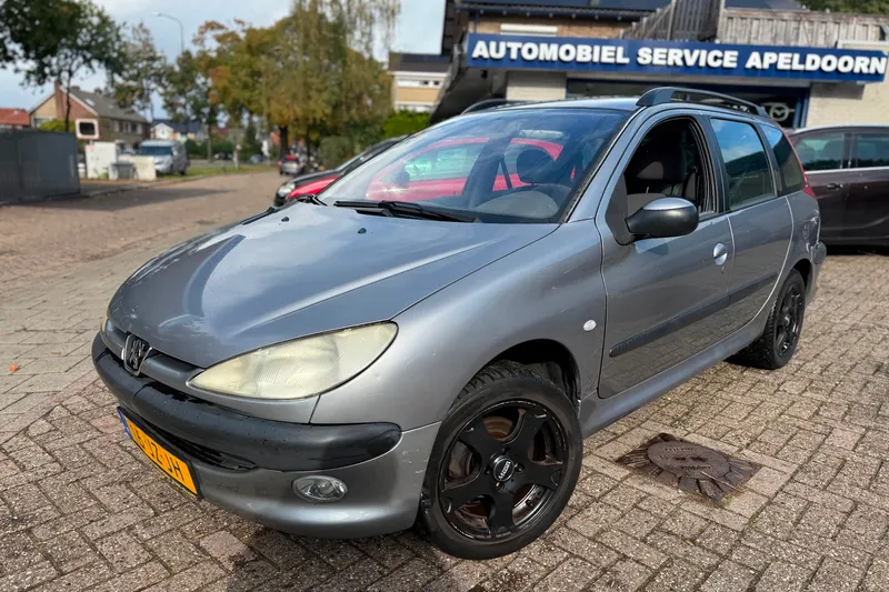 Peugeot 206 (2002)