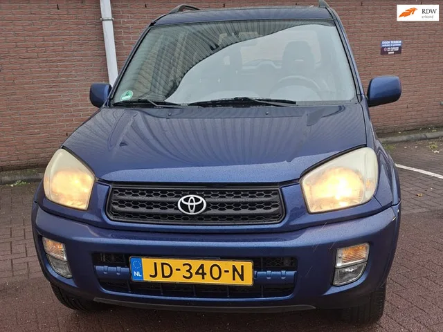 Toyota RAV4 (2003) — foto 1