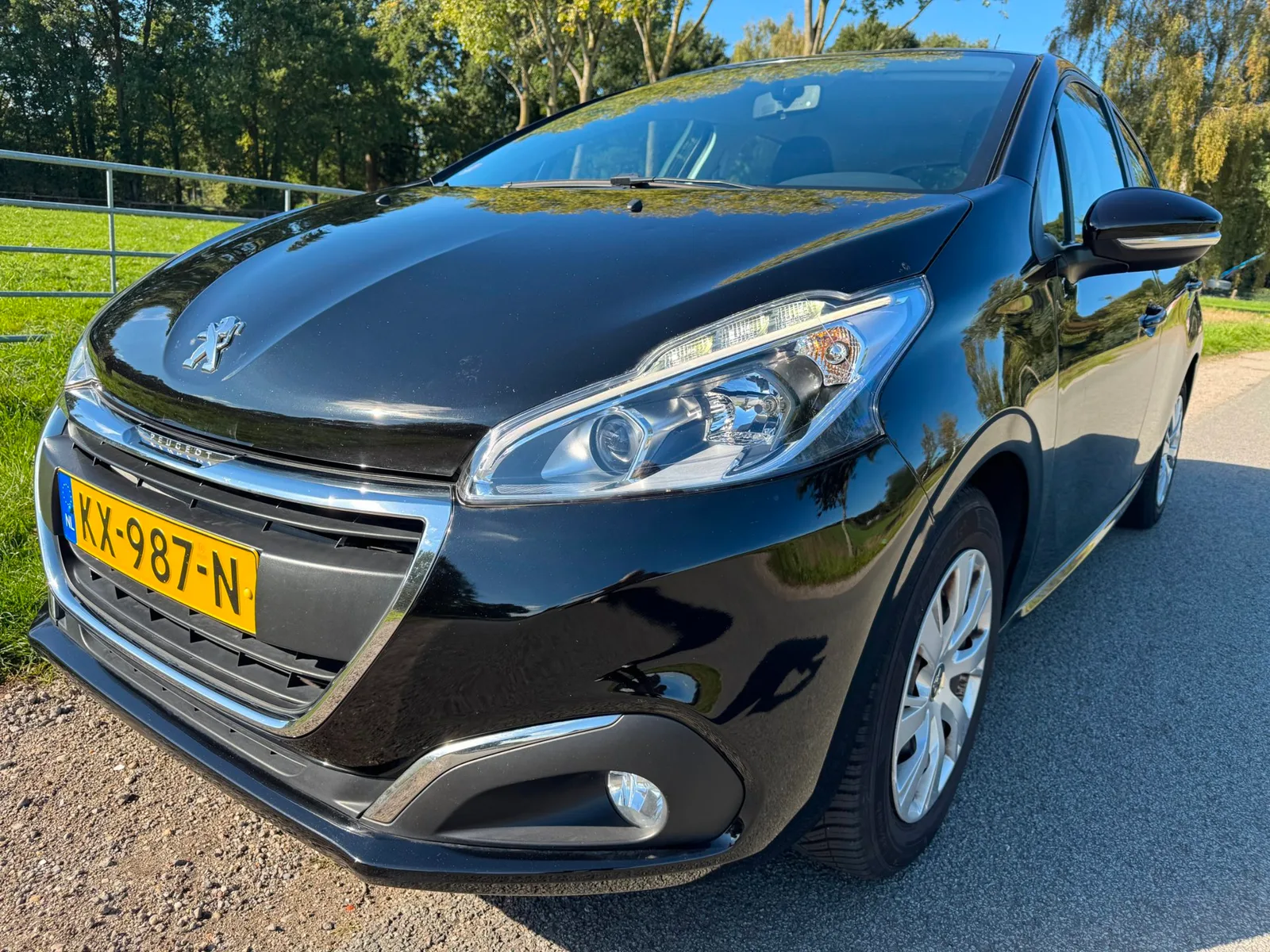 Peugeot 208 (2017) — foto 1