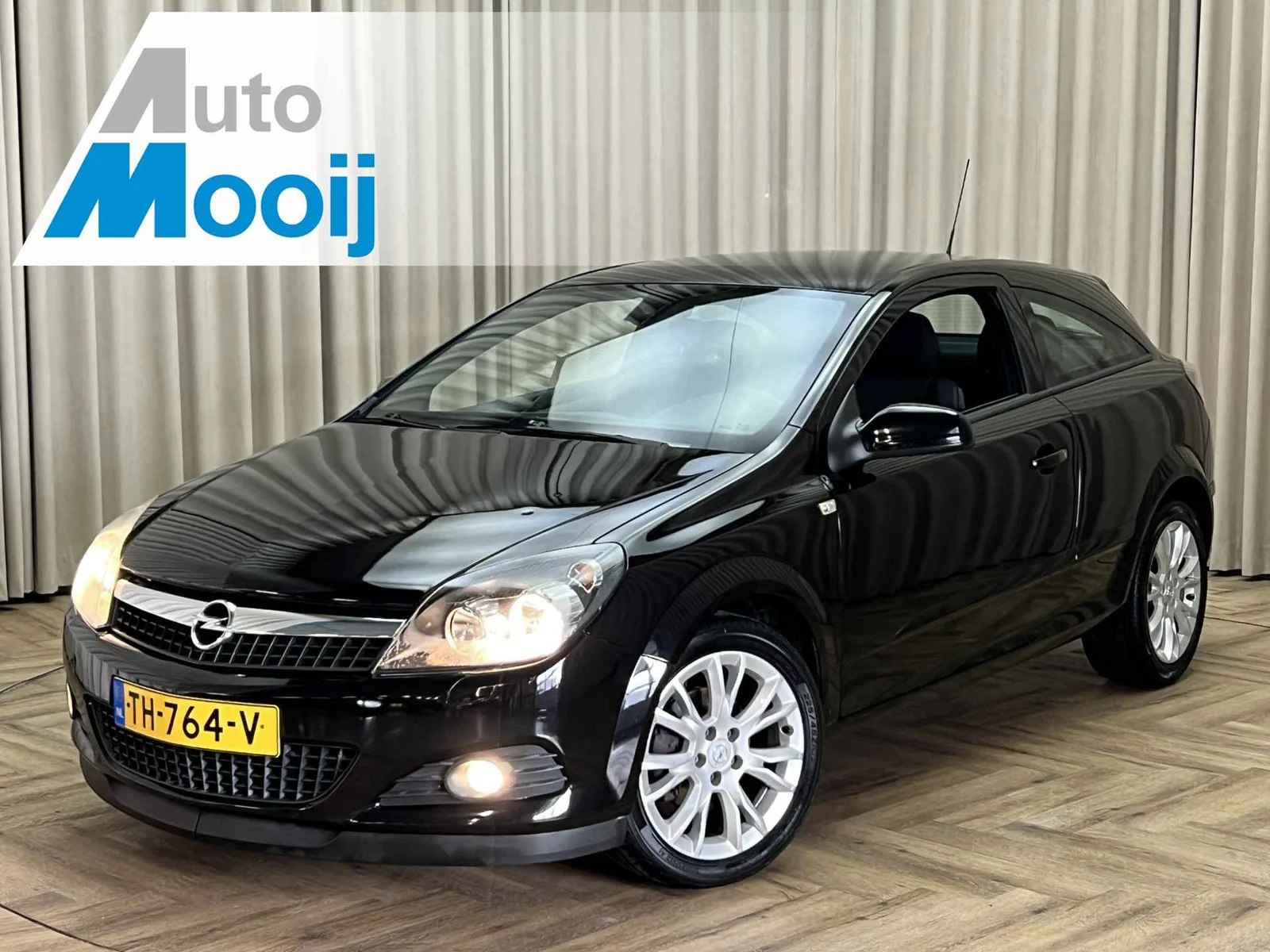 Opel Astra (2009) — foto 1