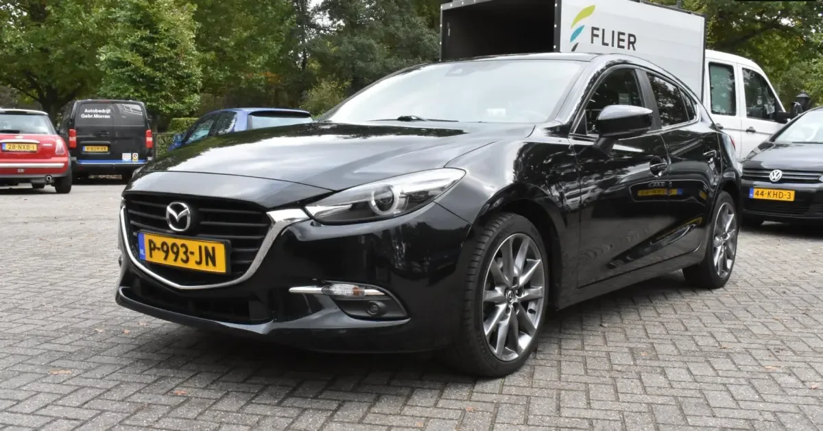 Mazda 3 (2017) — foto 1