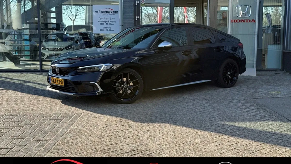 Honda Civic (2024) — foto 1