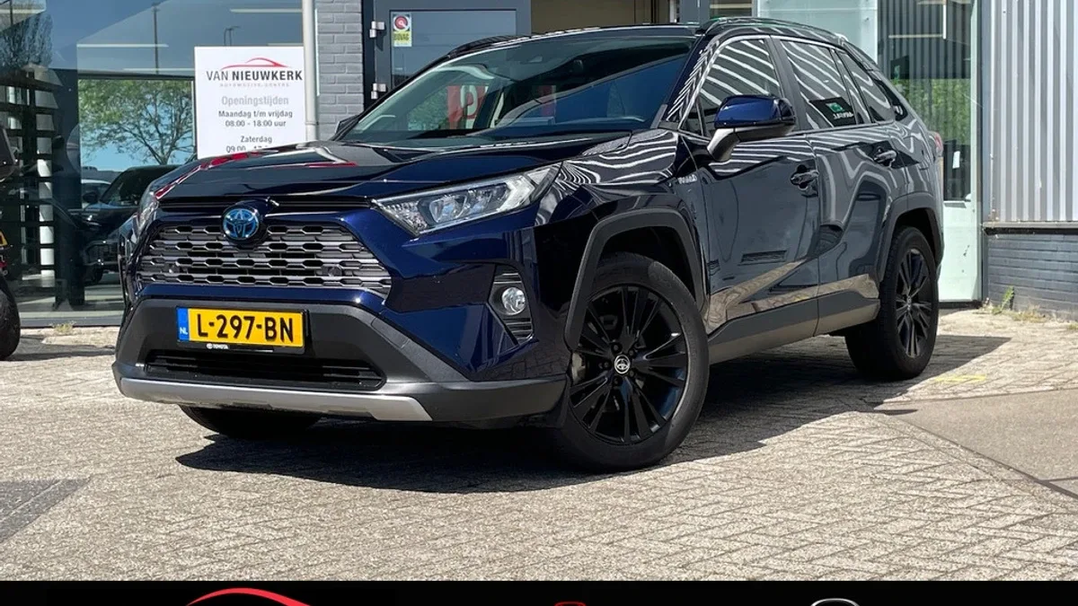Toyota RAV4 (2021) — foto 1