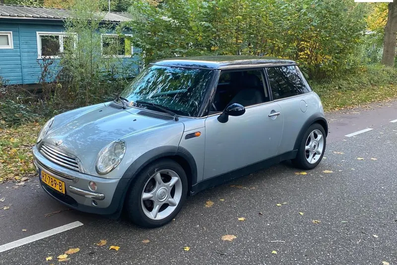 MINI Cooper (2003)