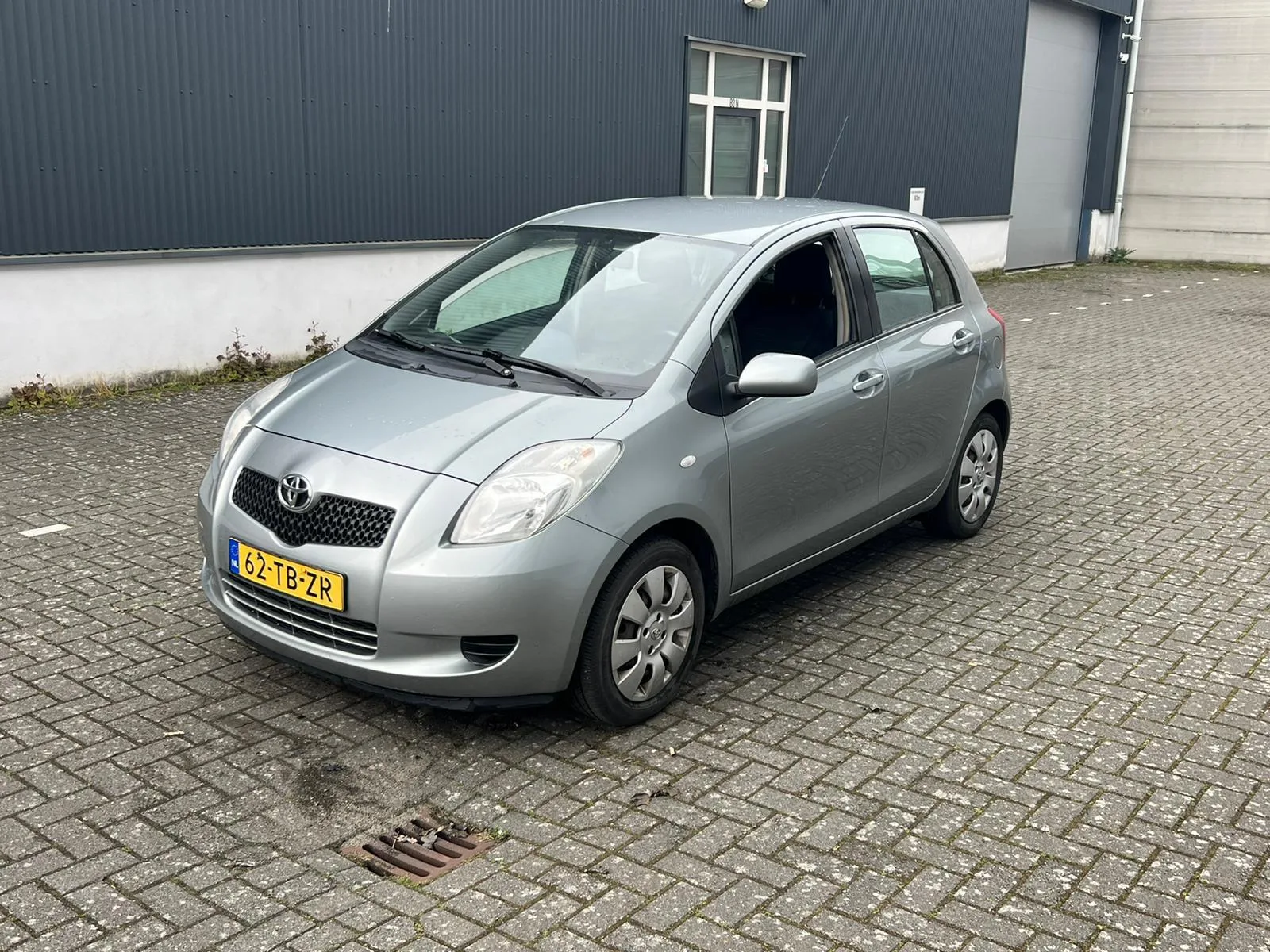 Toyota Yaris (2006) — foto 1