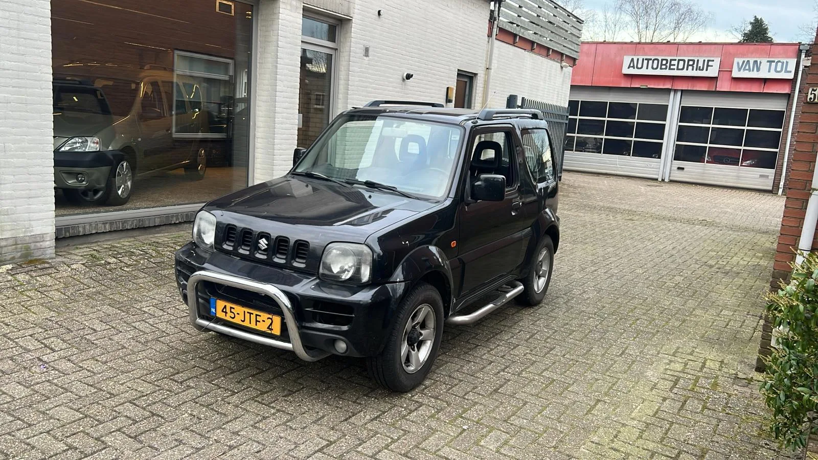 Suzuki Jimny (2009) — foto 1