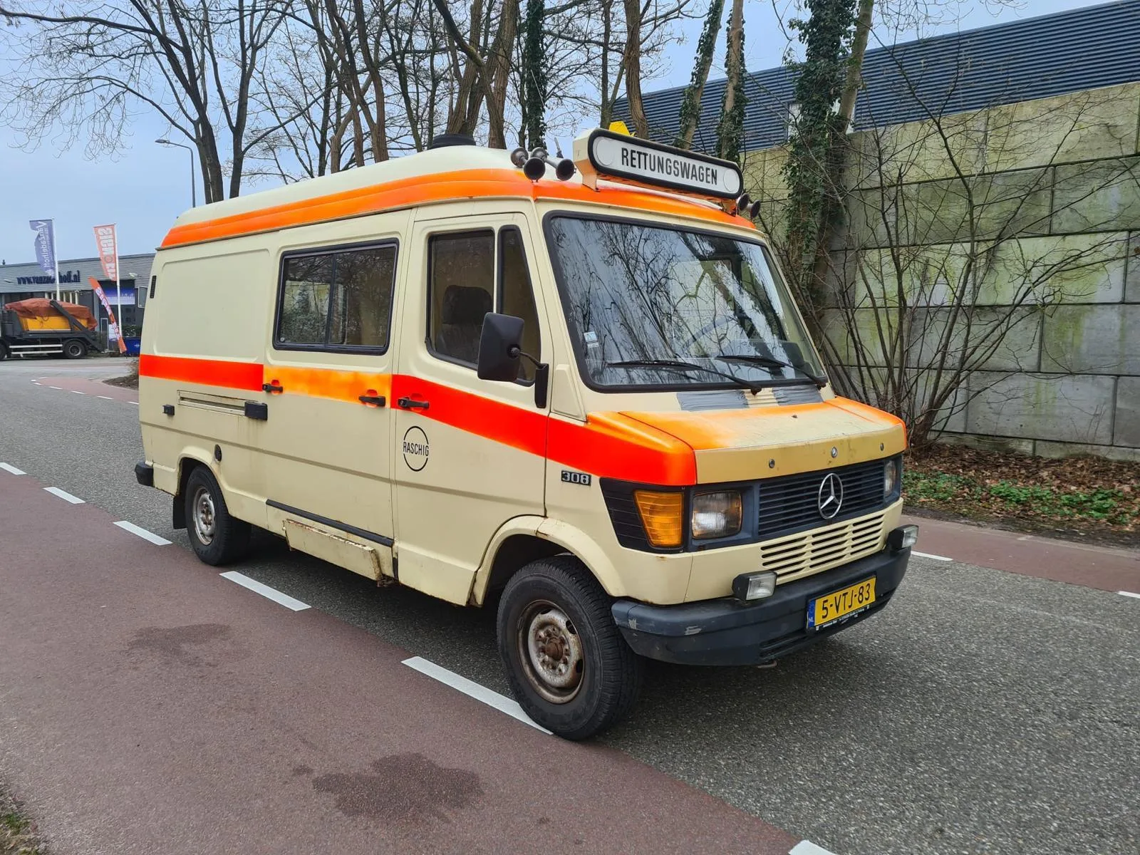 Mercedes-Benz 308 (1980) — foto 1
