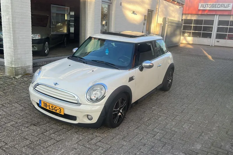MINI One (2010)