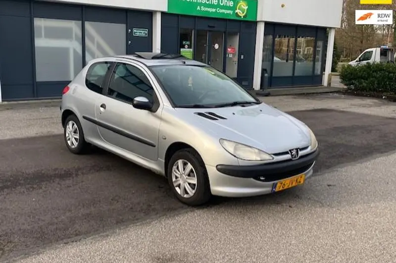 Peugeot 206 (2002)