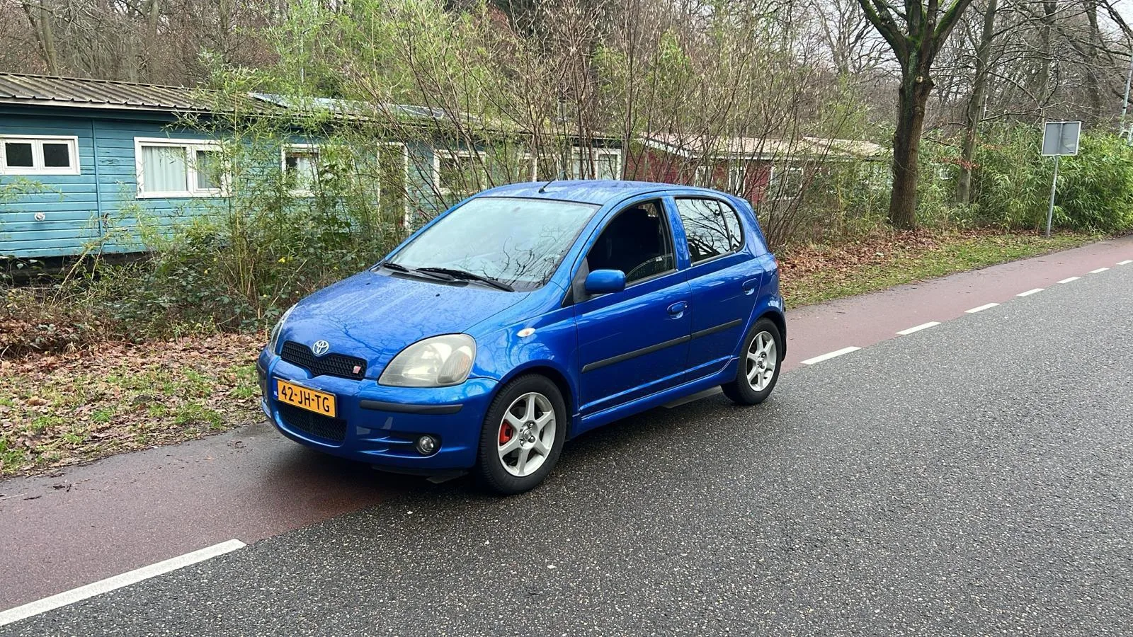Toyota Yaris (2002) — foto 1