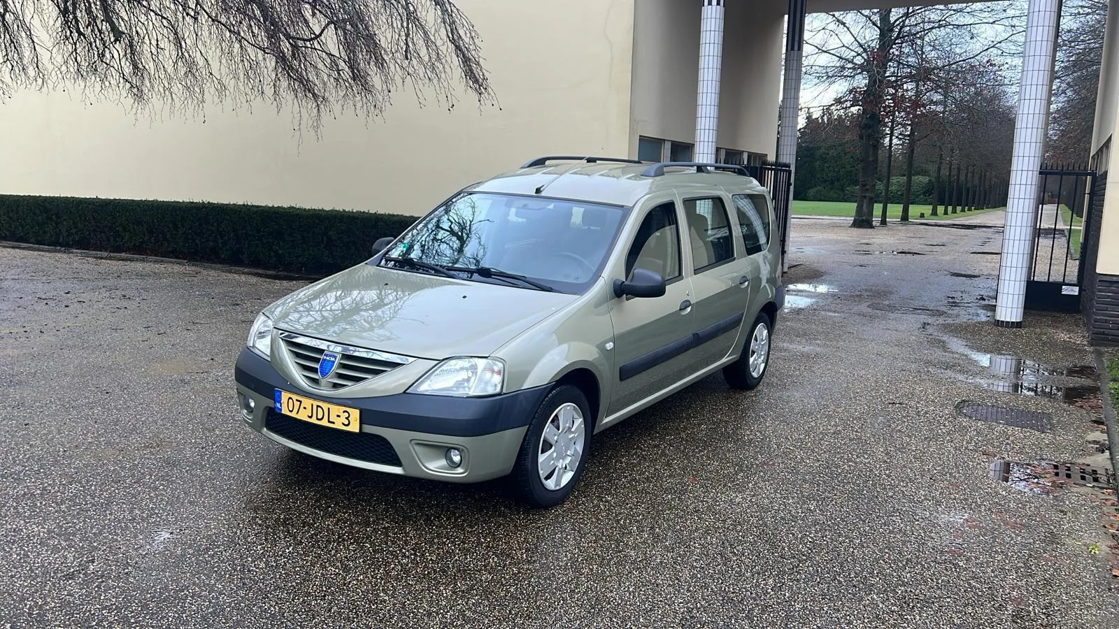 Dacia Logan MCV (2009) — foto 1