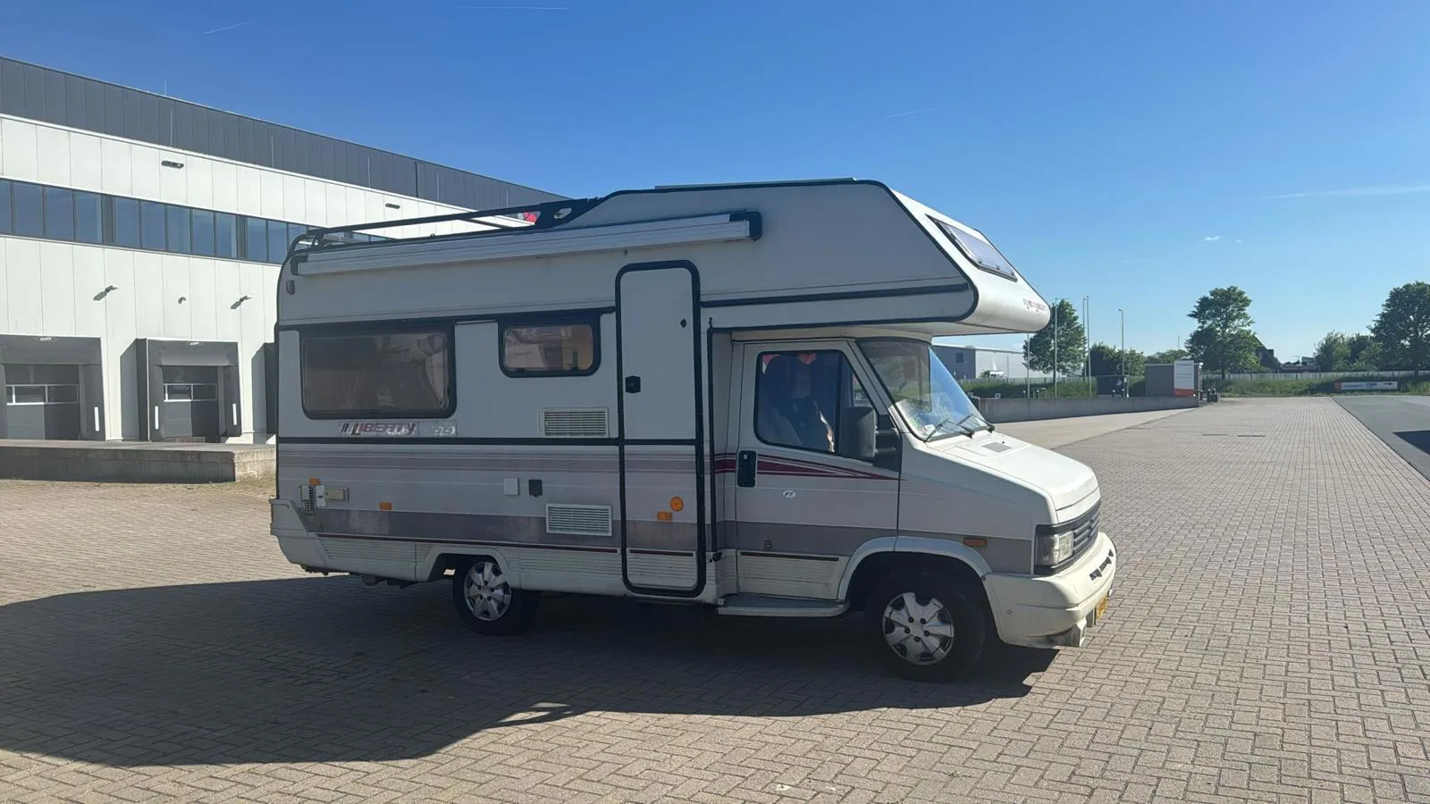 Peugeot J5/280 G52 KAMPEERAUTO (1991) — foto 1