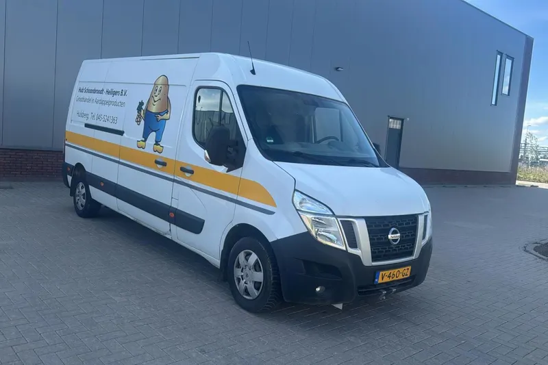Nissan NV400 (2017)