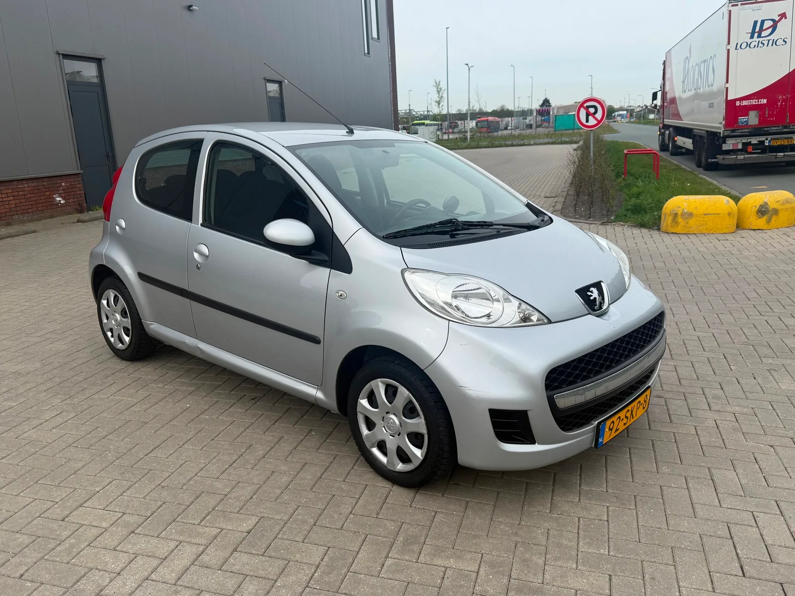Peugeot 107 (2011) — foto 1