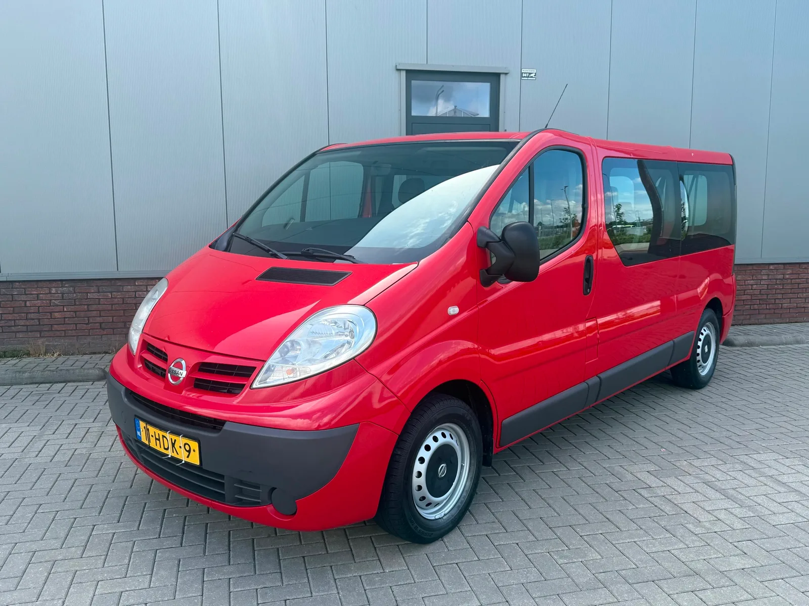 Nissan Primastar Minibus (2008) — foto 1