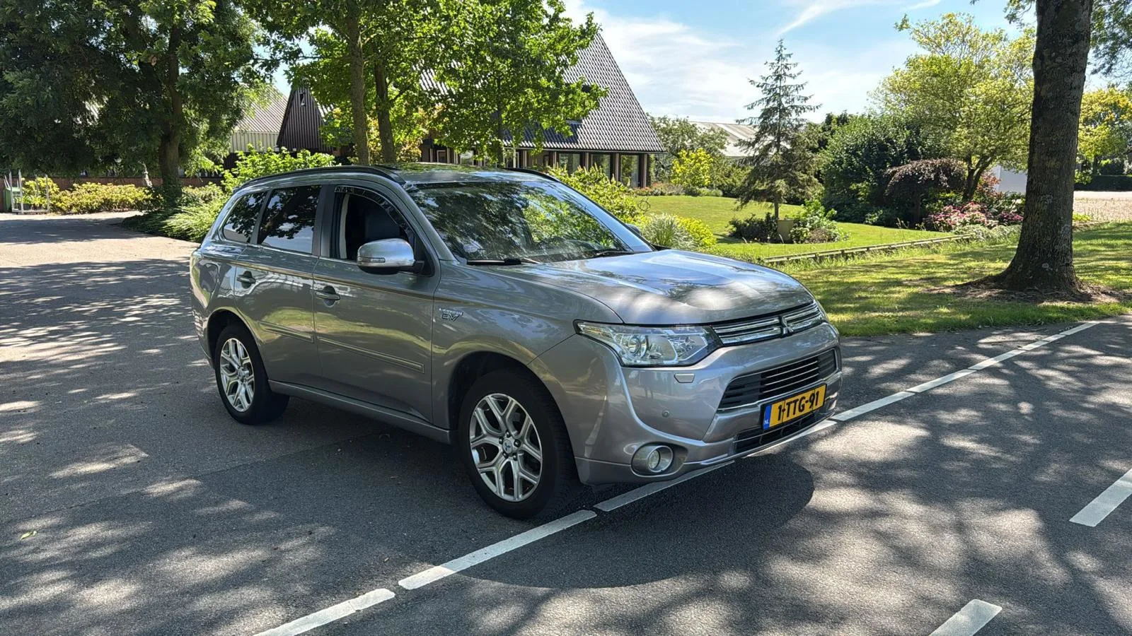 Mitsubishi Outlander (2014) — foto 1