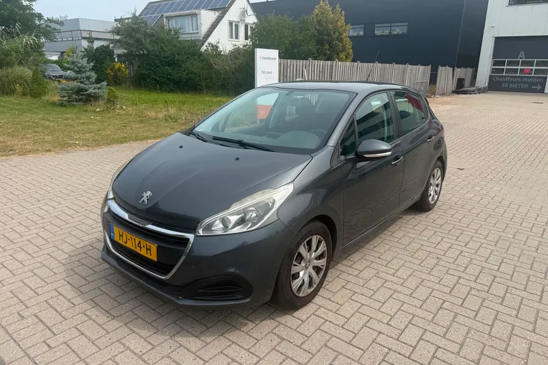 Peugeot 208 (2015)