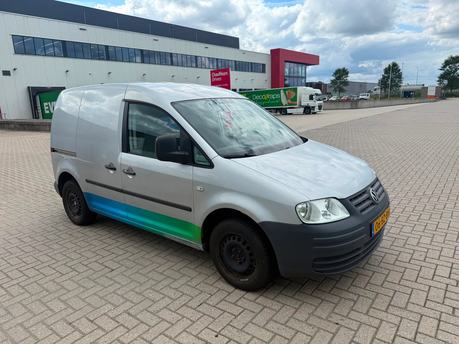 Volkswagen Caddy (2006) — foto 1