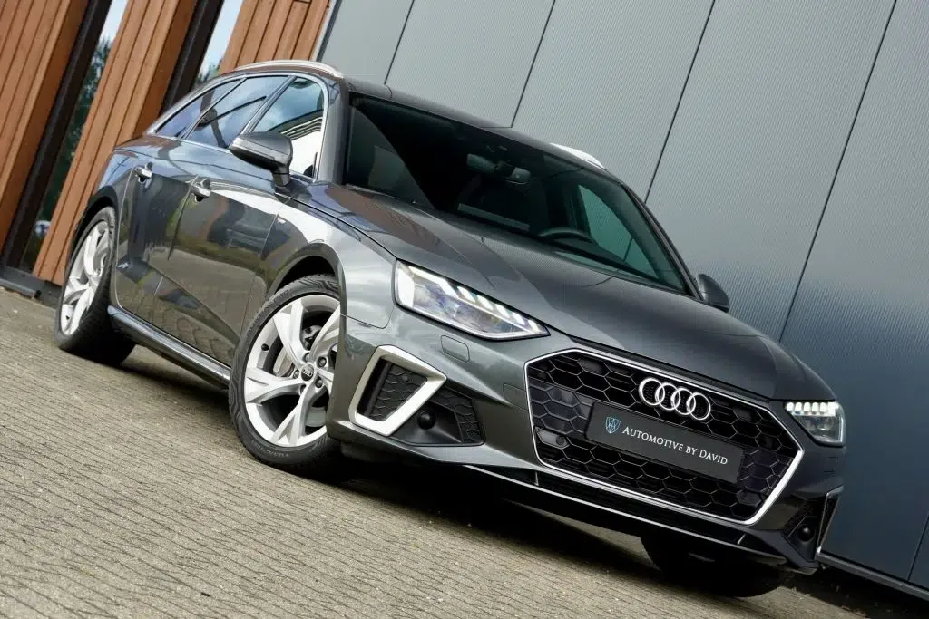 Audi A4 (2023) — foto 1