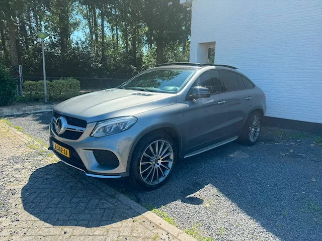 Mercedes-Benz GLE (2017) — foto 1